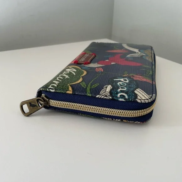 Sakroots Large zip Wallet - Picture 3 of 10